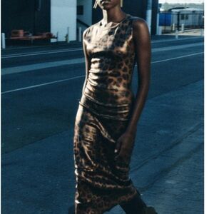 ANIMAL PRINT KNIT FOIL DRESS
LEOPARD . SIZE LARGE